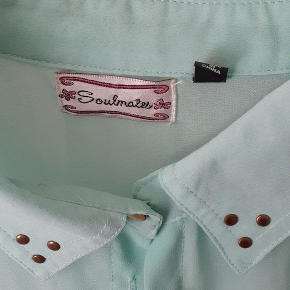 Shirt - Picture 3 of 6